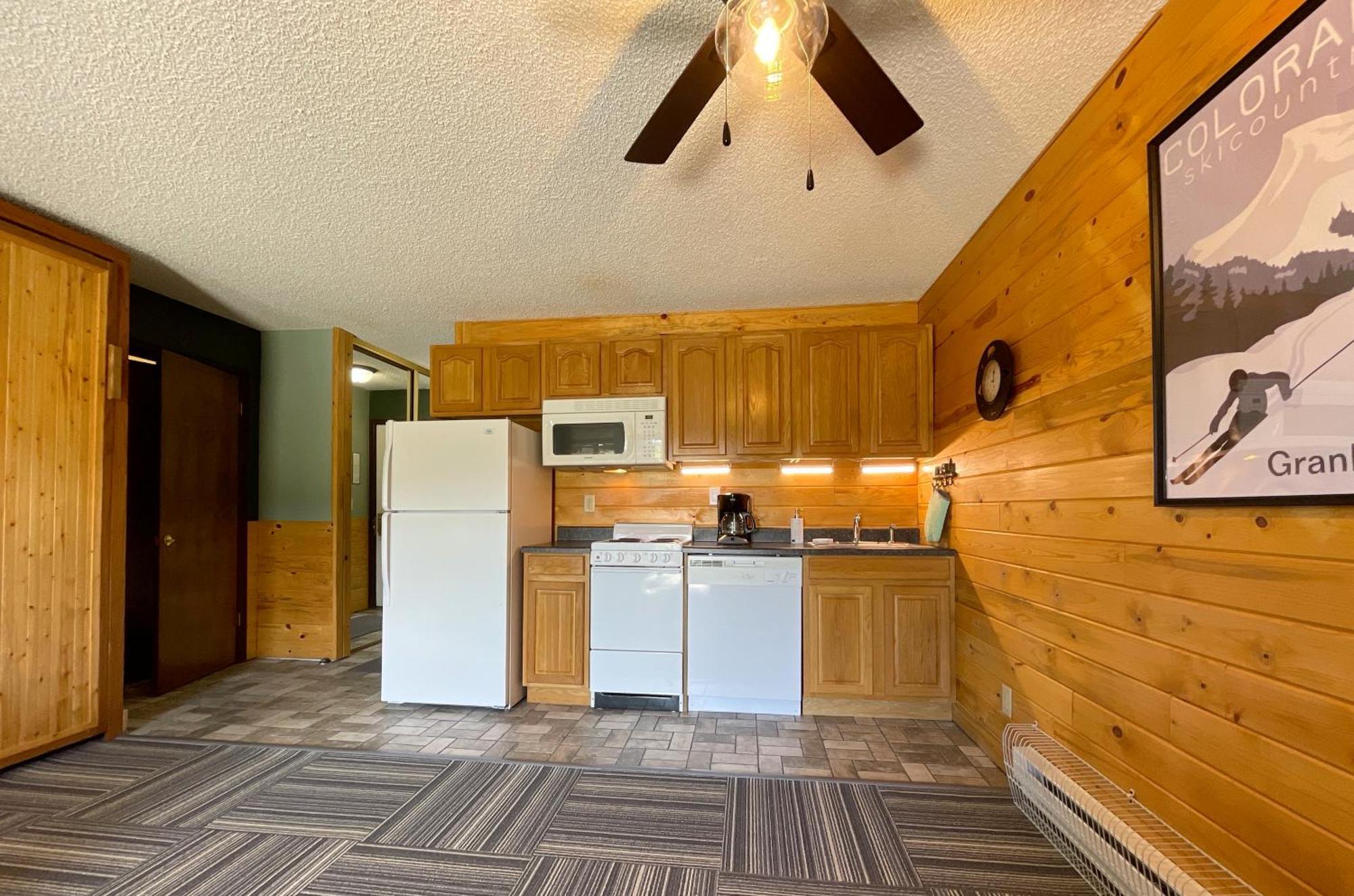 Relax, Adventure, Views, Amenities+Memories Apartment กรานบี ภายนอก รูปภาพ